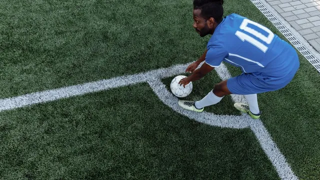 Détailler des combinaisons de corner travaillées à l’entraînement et reproductibles.
