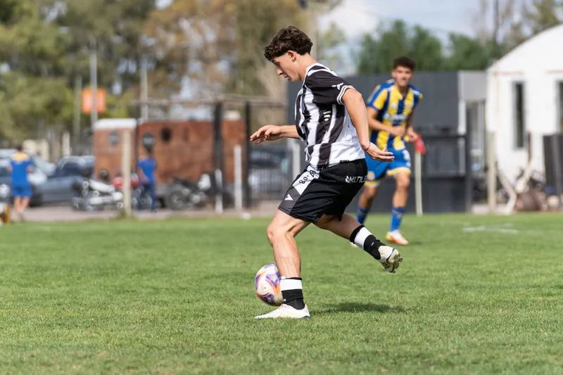 Lamine Yamal en action avec le maillot du FC Barcelone